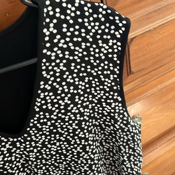 Vince Camuto Women’s Black And White Polka Dot Sleeveless Blouse Size Large NWT - Picture 3 of 8